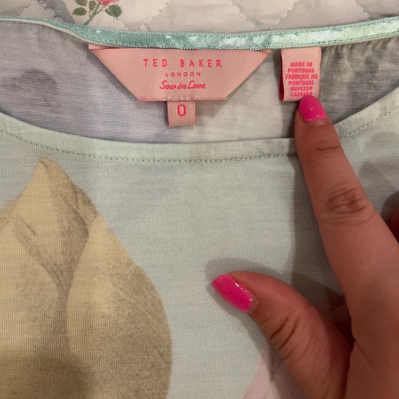Ted Baker T-Shirt Marlana Distinguishing Rose Pattern size 2 - Picture 4 of 8